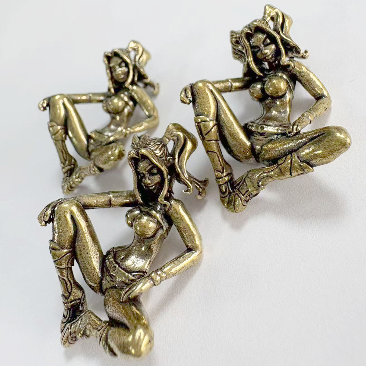 Beauty Girl Brass Knife Beads  - огляд і ціна Paracord Survival Bracelet